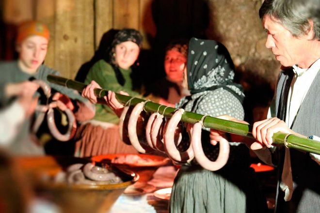 Produção de fumeiro tradicional, Casa do Lavrador - Baião